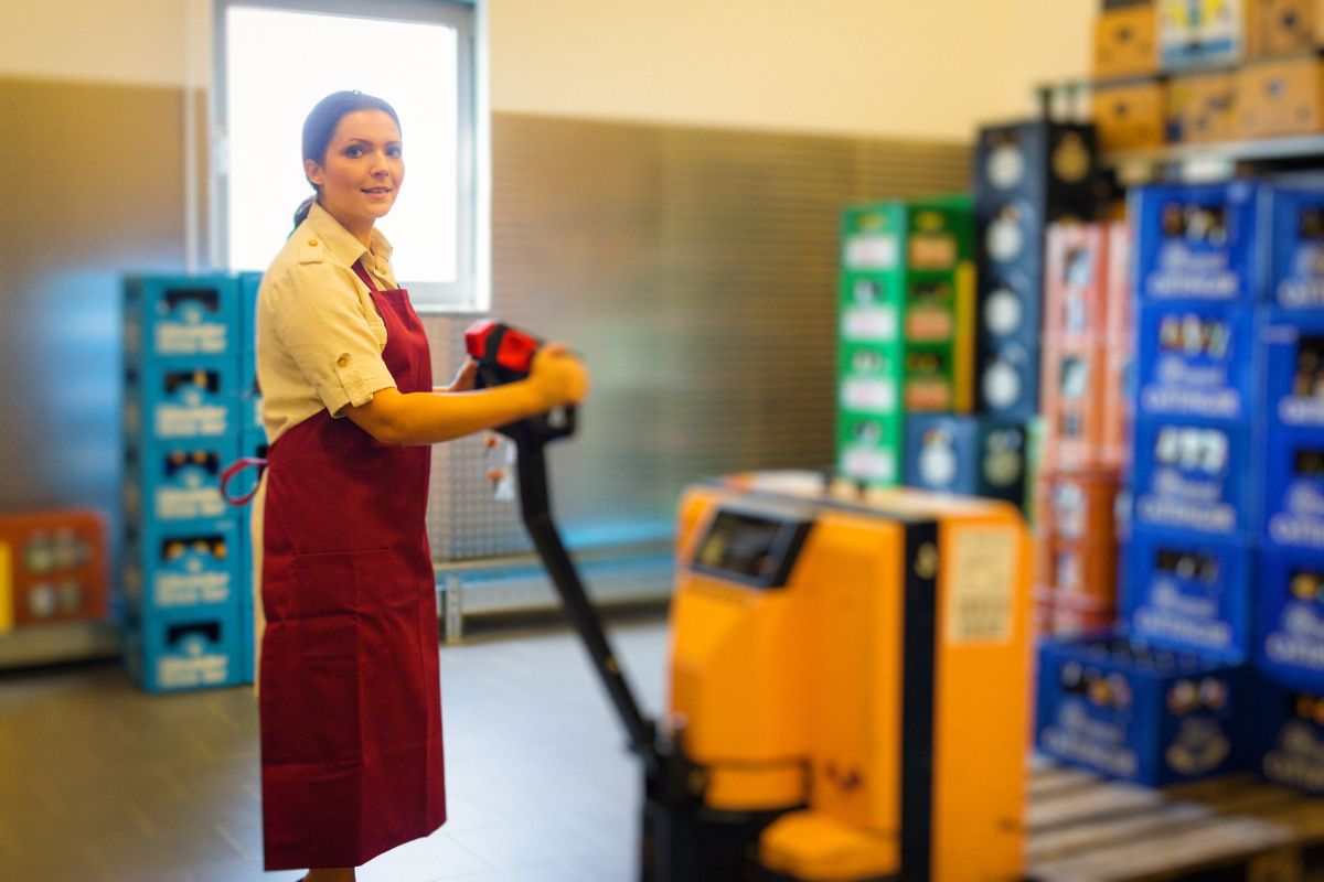 How Food-Grade Warehousing Supports Toronto E-Commerce Grocers