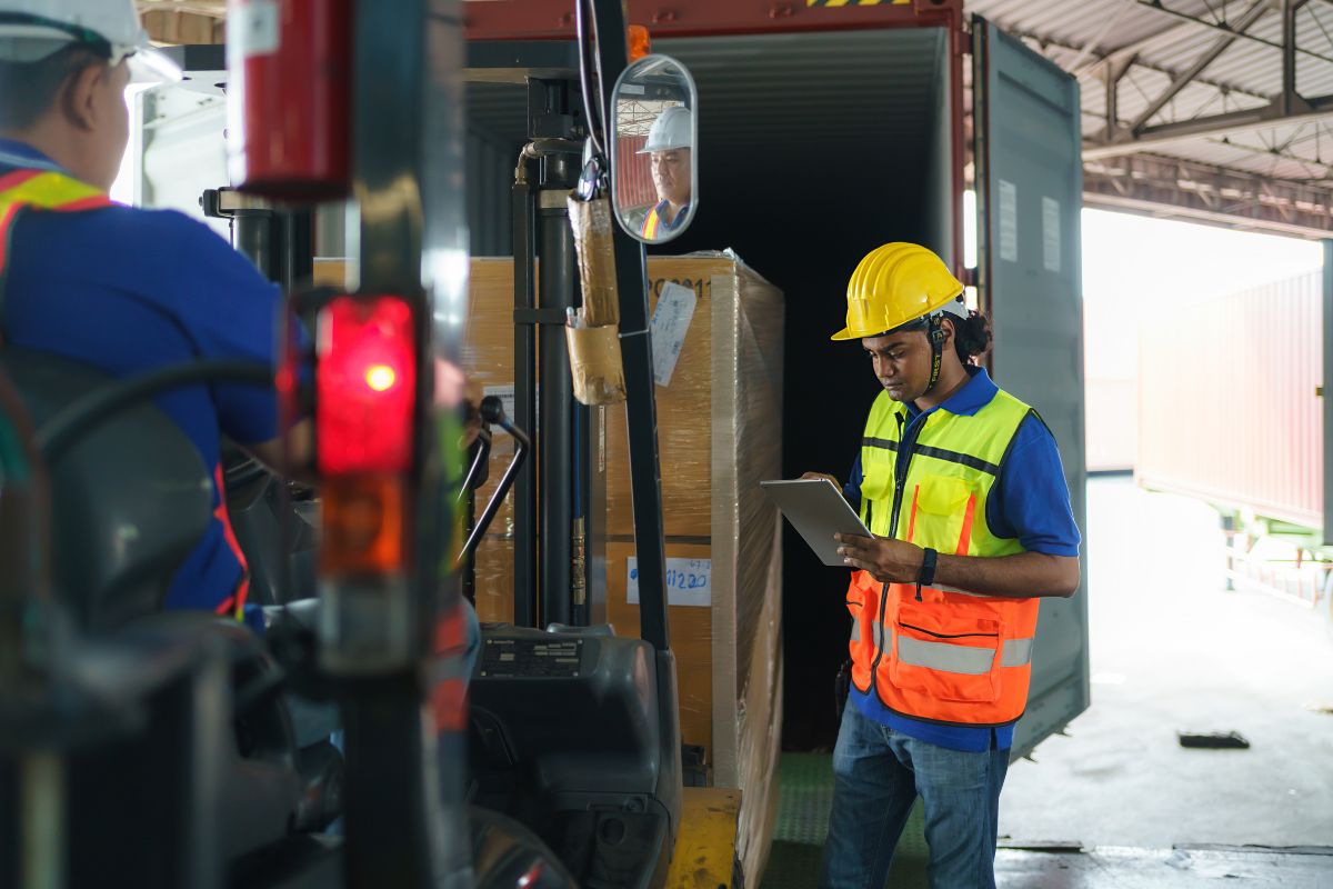 How Toronto 3PLs Can Help With Low-Value Shipment Processing