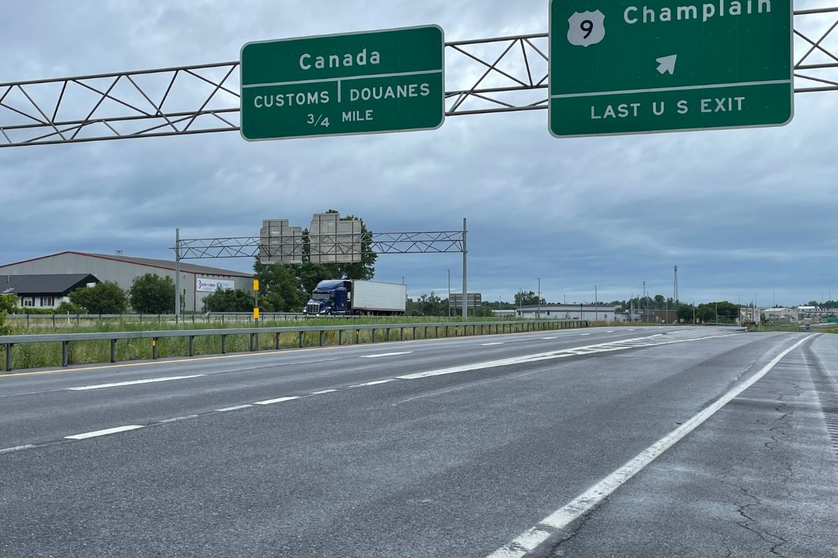 How a Toronto 3PL Can Streamline Cross-Border Deliveries