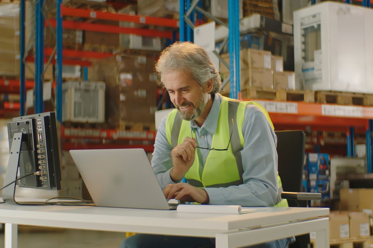 How a Toronto 3PL Helps Minimize Stockouts 